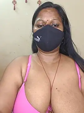 MISS-LOVEV live cam on StripChat