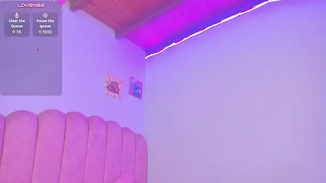 antonelllepiercee live cam on StripChat