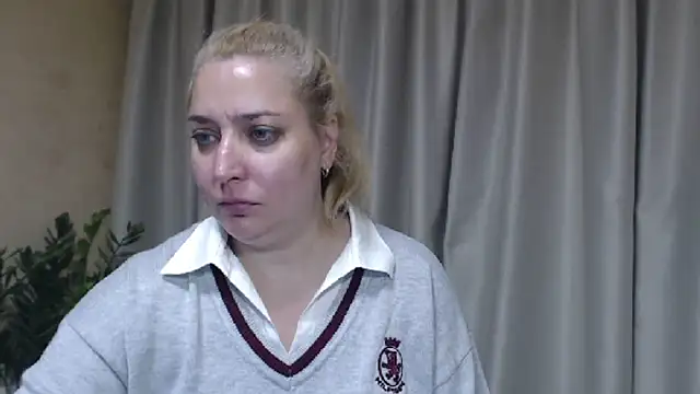 sweetpussy13 live cam on StripChat