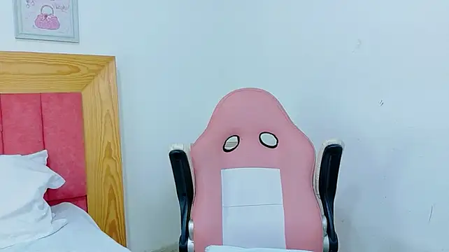 imluci live cam on StripChat