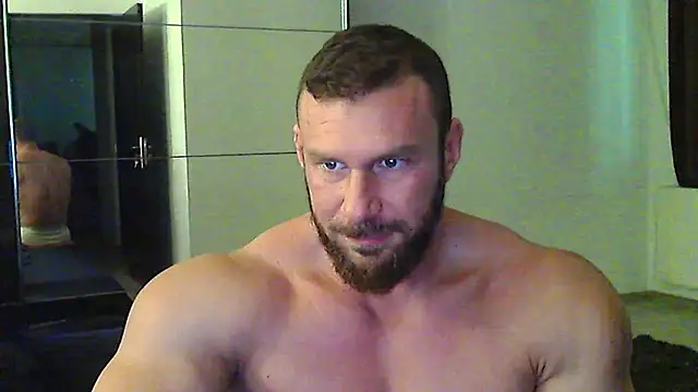 muscularkevin live cam on StripChat