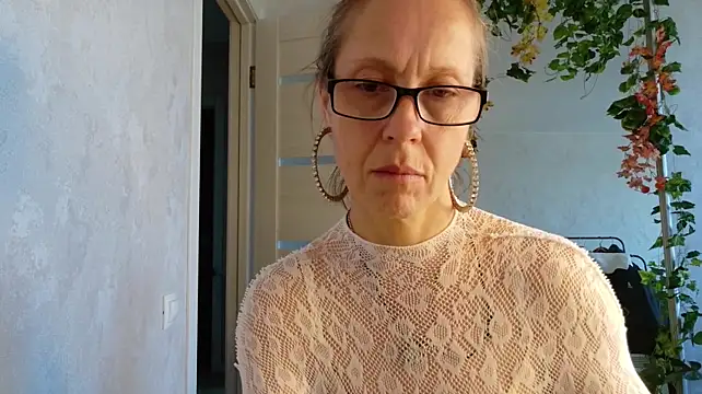 LioraWeiss live cam on StripChat