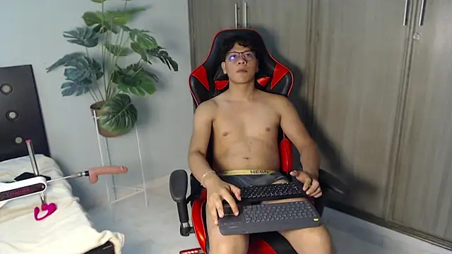 Mikertorres on Stripchat