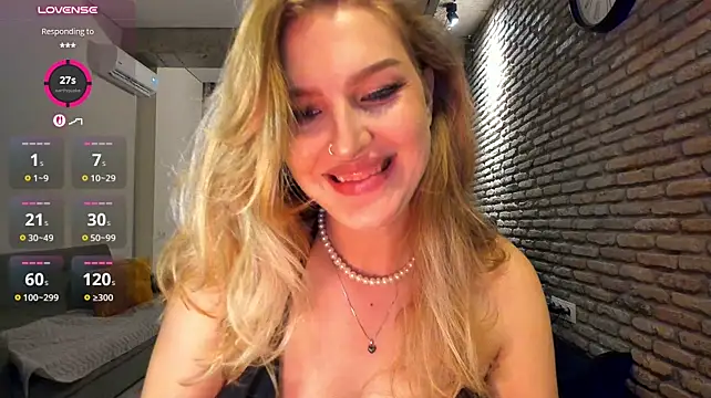 fifteenpoem live cam on StripChat