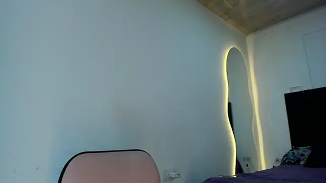BustyGlow live cam on StripChat