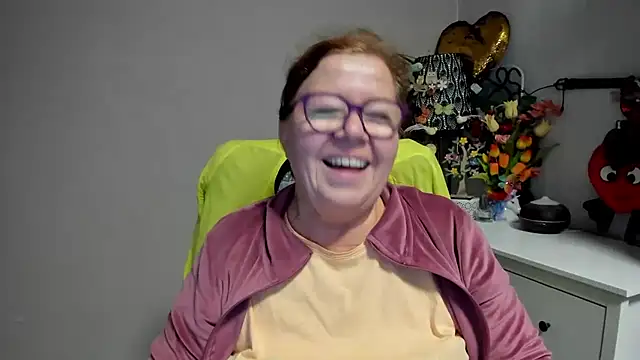 Adelewildx live cam on StripChat