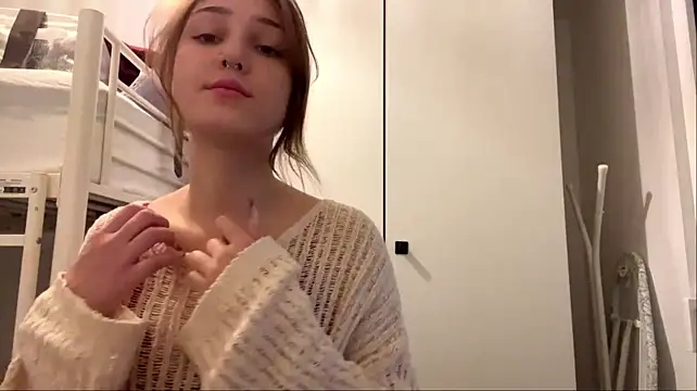 sereneglowz live cam on StripChat