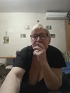 Molli1408 live cam on StripChat