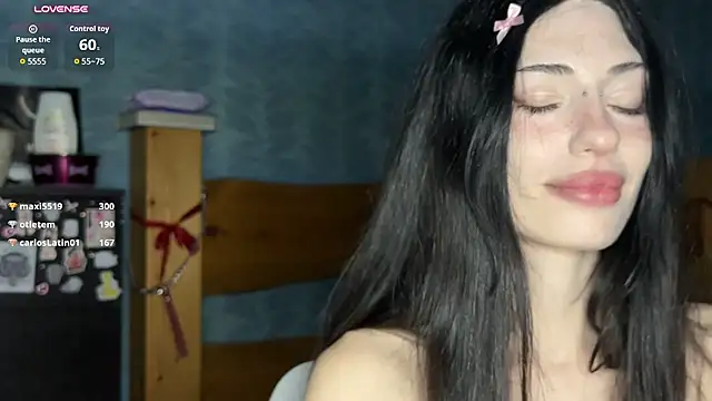 Milkassi_li live cam on StripChat