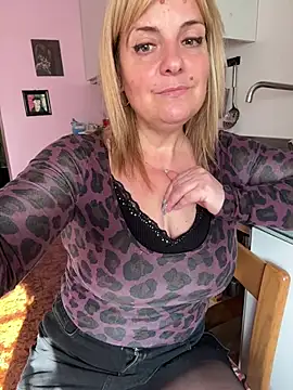 ElySun_ live cam on StripChat