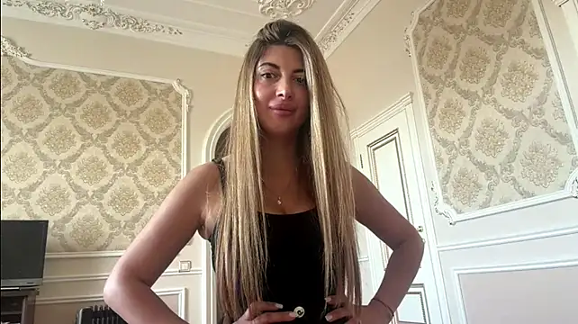 VeniceRenzulli live cam on StripChat