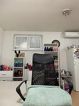 Iris_Pitts_ live cam on StripChat