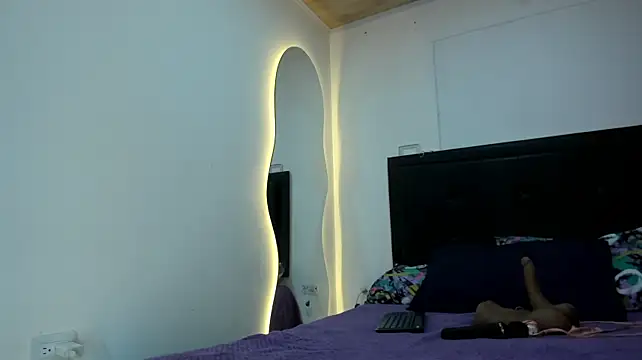 BustyGlow live cam preview
