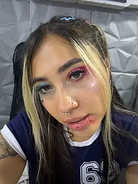ManuelaVeeleez live cam on StripChat