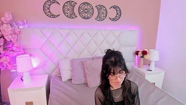 Zoey_kiss_