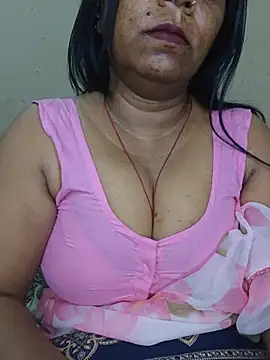 MISS-LOVEV live cam on StripChat