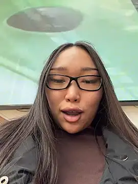 trytomakememoam live cam on StripChat
