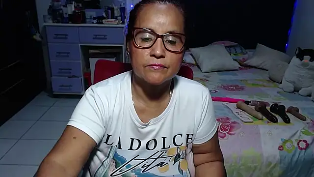pervert_mommy_ live cam on StripChat