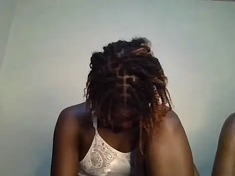 kinkyaria3 live cam on StripChat