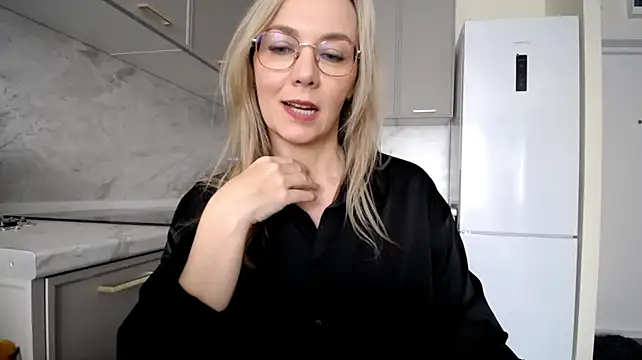 Ava_Elior