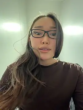 trytomakememoam (F young) - tease with my panties