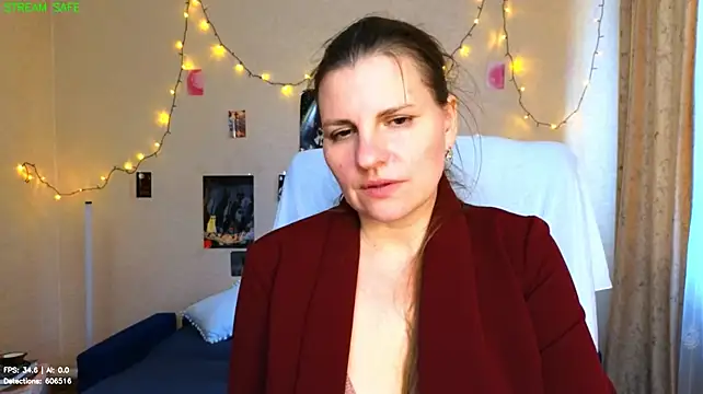 Mirabelle_Velvet webcam