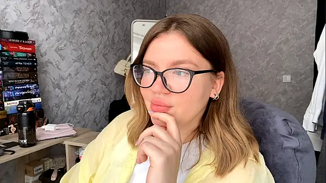LuettaScarff live cam on StripChat