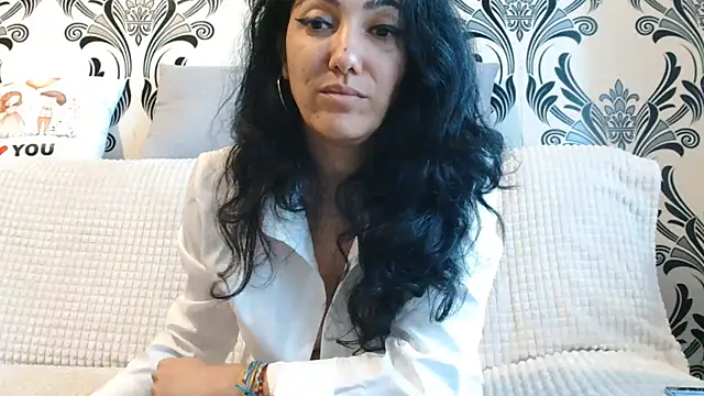 BellaVelvetNoir