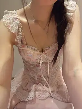 zhenzhu443 (F young) - 真空去走廊爬行一圈