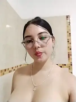 Julianne_valerin live cam on StripChat