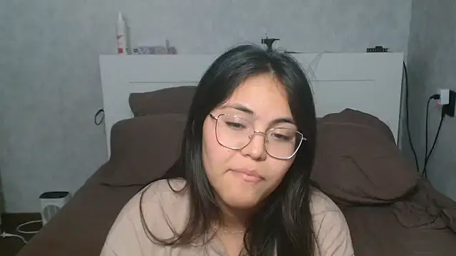 Anda_here live cam on StripChat