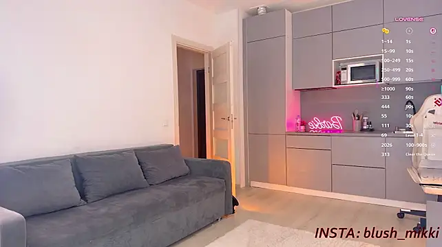 mikkixmeow live cam on StripChat