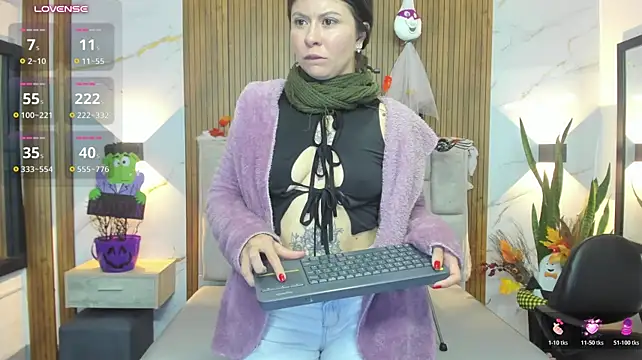 SckarletBloom live cam on StripChat