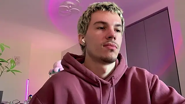 Jeremy1Scott Live Webcam on Stripchat