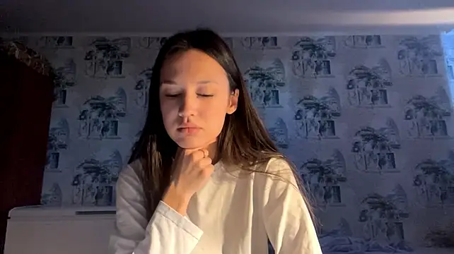 MarinaTuray live cam on StripChat