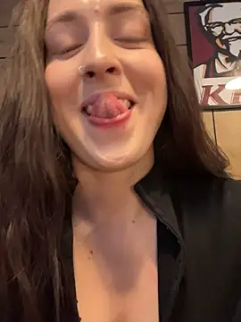 Holly_Play live cam on StripChat