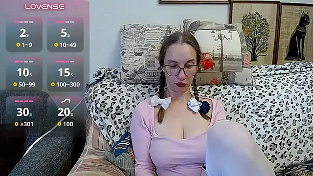 SquirtyEleanor live cam on StripChat