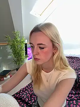 Lolabunnyblondie's live cam