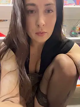 holly_play (F young) - massage big boobs+moan naughty in 📚