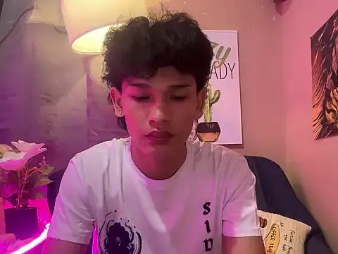 imjustasluttyintownx (M twink) - LOOKING FOR FUN AND LOVE!