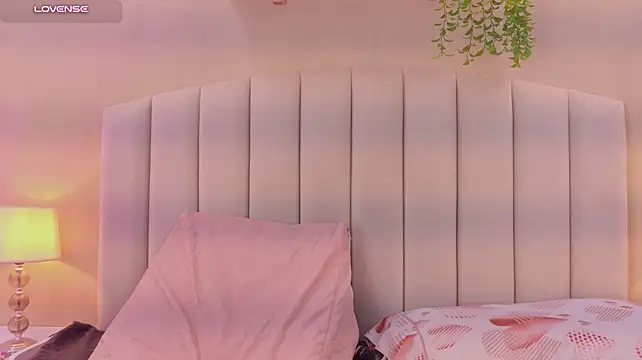 Cutee_Alessia live cam on StripChat