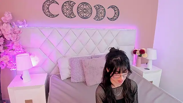 Zoey_kiss_