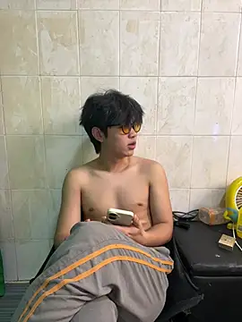 Uu_g live cam on StripChat