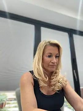 Mizz_Polly live cam on StripChat