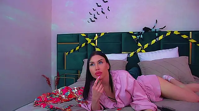KaylaMouss live cam on StripChat