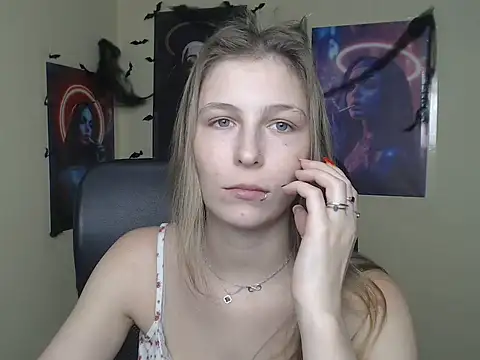 StrangerGi live cam on StripChat