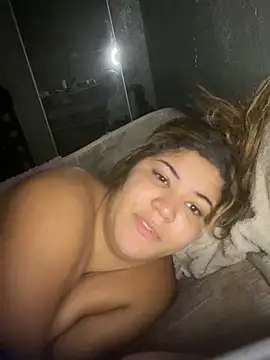 Luaaszz8 live cam on StripChat