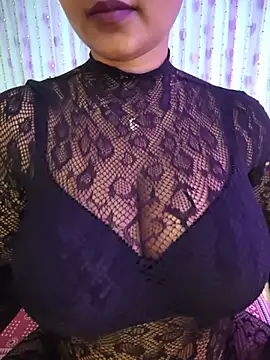 Ishu_Lovee live cam on StripChat