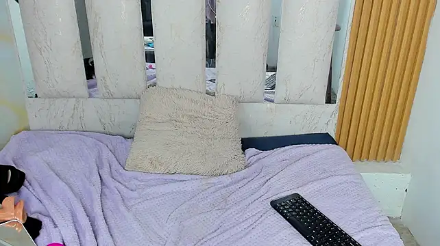 Nicky_Nicoole live cam on StripChat
