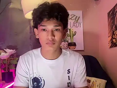 imjustasluttyintownx (M twink) - LOOKING FOR FUN AND LOVE!